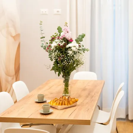 Apartment B-stay Via Ulpiano 47 *